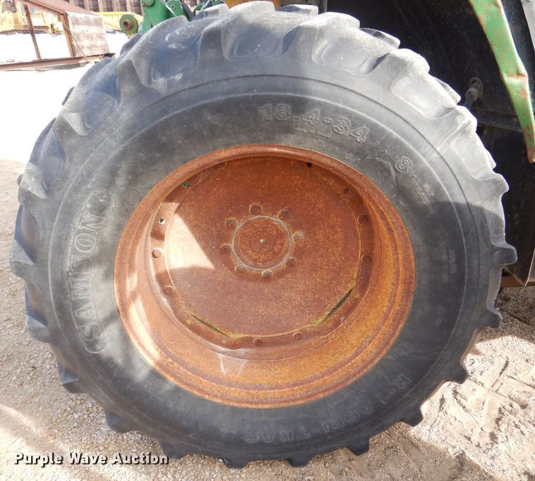 image for item MJ9820 1994 John Deere 7200  tractor