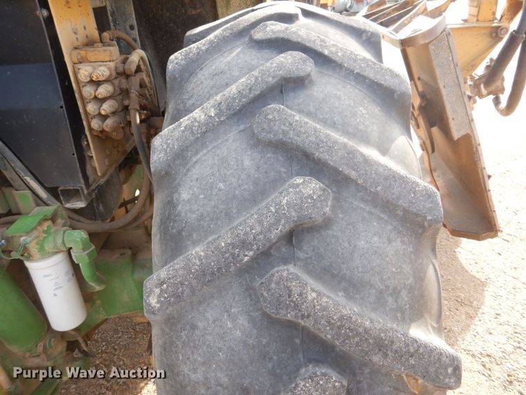 image for item MJ9820 1994 John Deere 7200  tractor