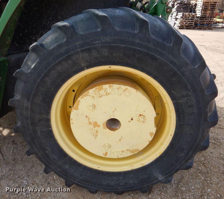 image for item MJ9820 1994 John Deere 7200  tractor