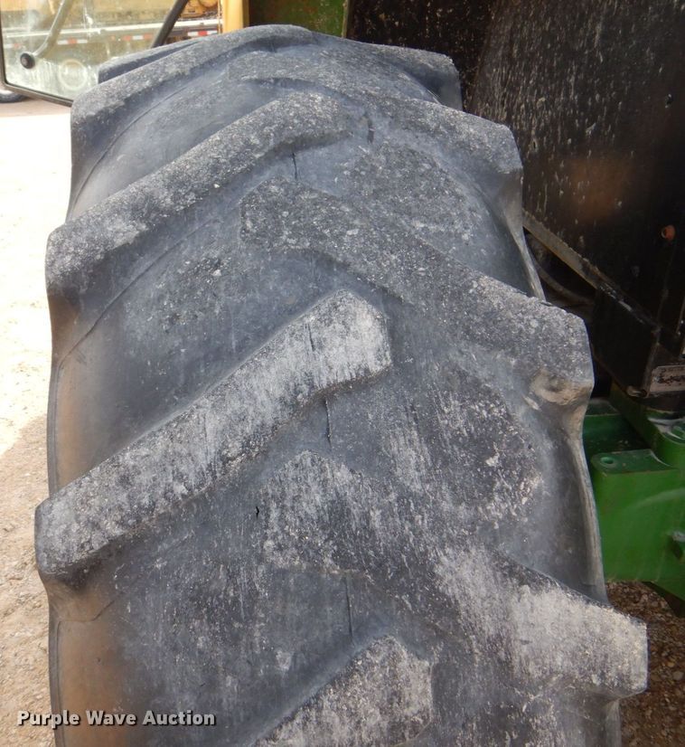 image for item MJ9820 1994 John Deere 7200  tractor