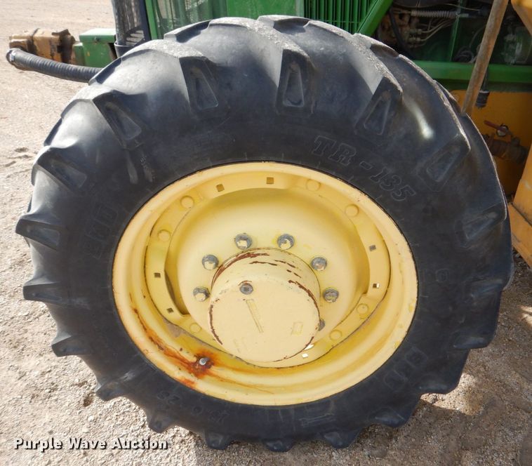 image for item MJ9820 1994 John Deere 7200  tractor