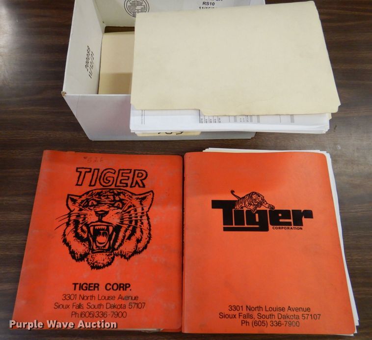 image for item MJ9820 1994 John Deere 7200  tractor