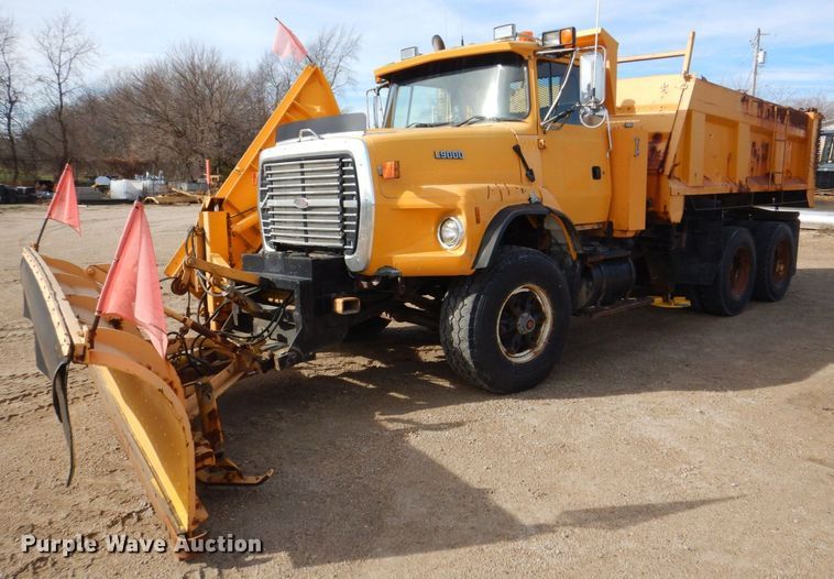 image for item MJ9821 1995 Ford LTS9000  dump truck