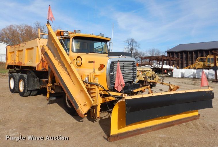 image for item MJ9821 1995 Ford LTS9000  dump truck