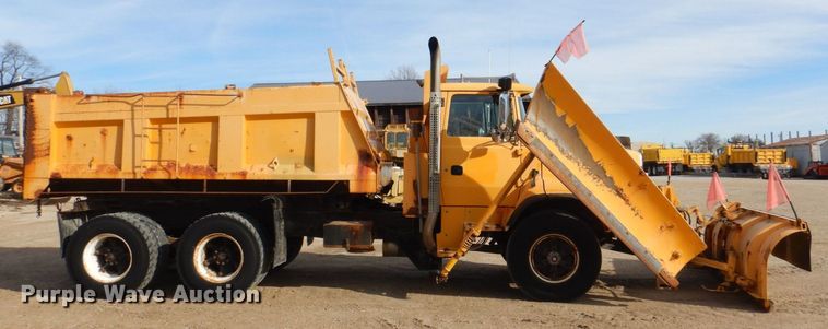 image for item MJ9821 1995 Ford LTS9000  dump truck