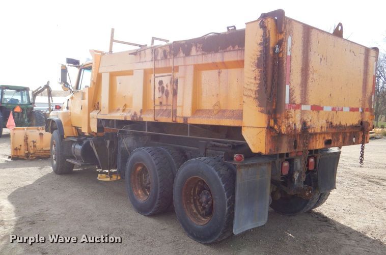 image for item MJ9821 1995 Ford LTS9000  dump truck