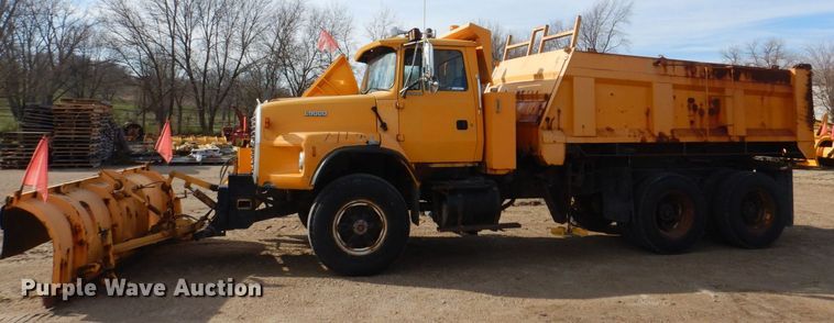 image for item MJ9821 1995 Ford LTS9000  dump truck