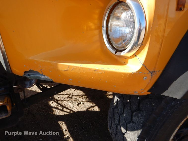 image for item MJ9821 1995 Ford LTS9000  dump truck