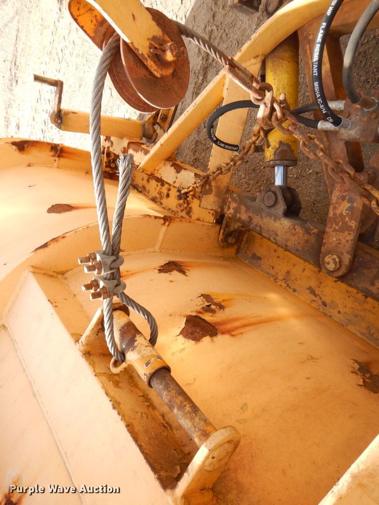 image for item MJ9821 1995 Ford LTS9000  dump truck