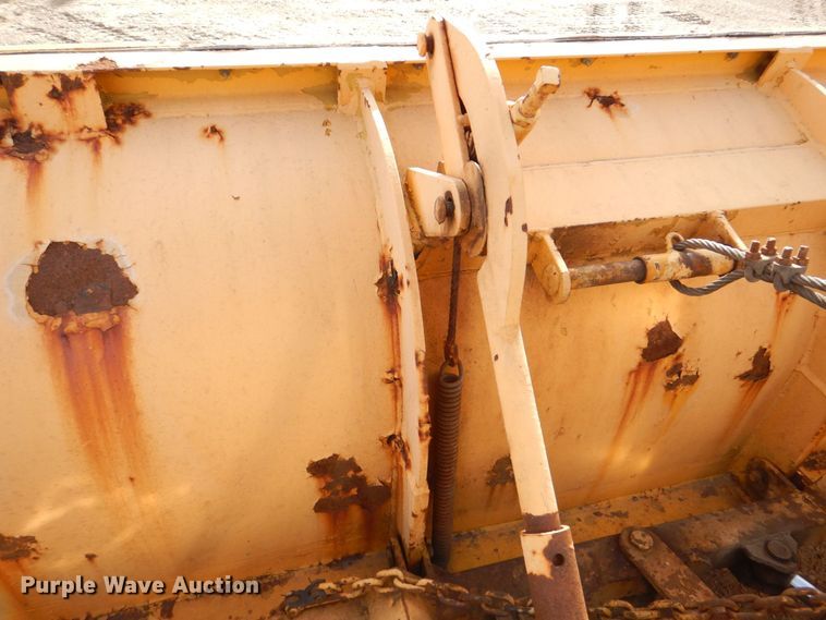 image for item MJ9821 1995 Ford LTS9000  dump truck