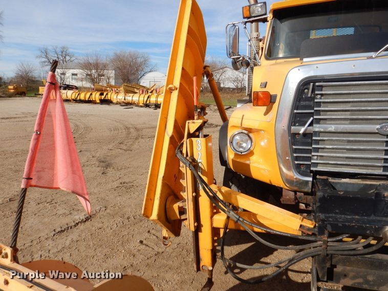 image for item MJ9821 1995 Ford LTS9000  dump truck