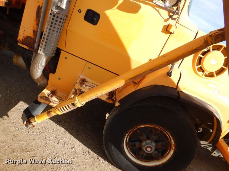 image for item MJ9821 1995 Ford LTS9000  dump truck