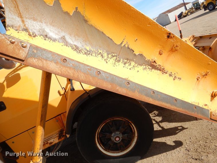 image for item MJ9821 1995 Ford LTS9000  dump truck