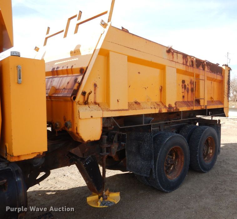 image for item MJ9821 1995 Ford LTS9000  dump truck