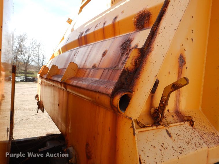 image for item MJ9821 1995 Ford LTS9000  dump truck