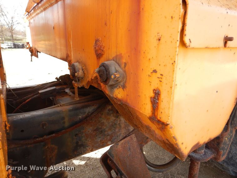 image for item MJ9821 1995 Ford LTS9000  dump truck