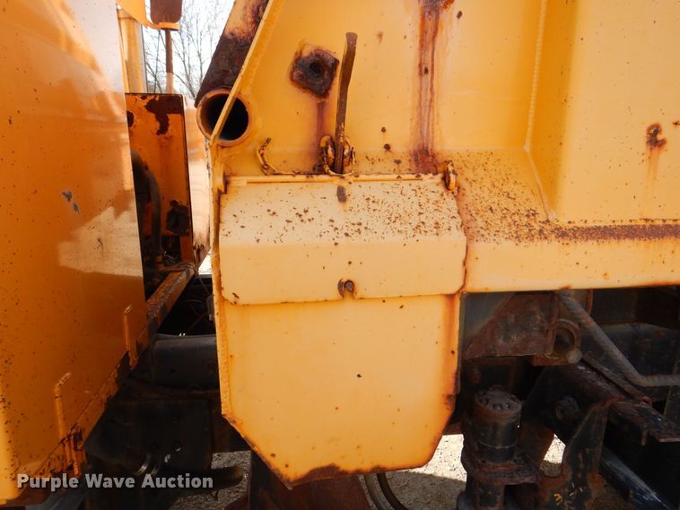 image for item MJ9821 1995 Ford LTS9000  dump truck