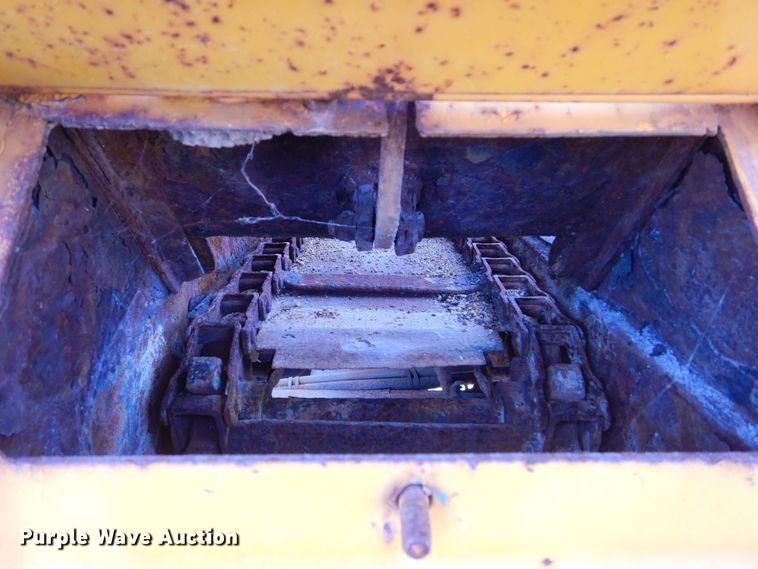 image for item MJ9821 1995 Ford LTS9000  dump truck