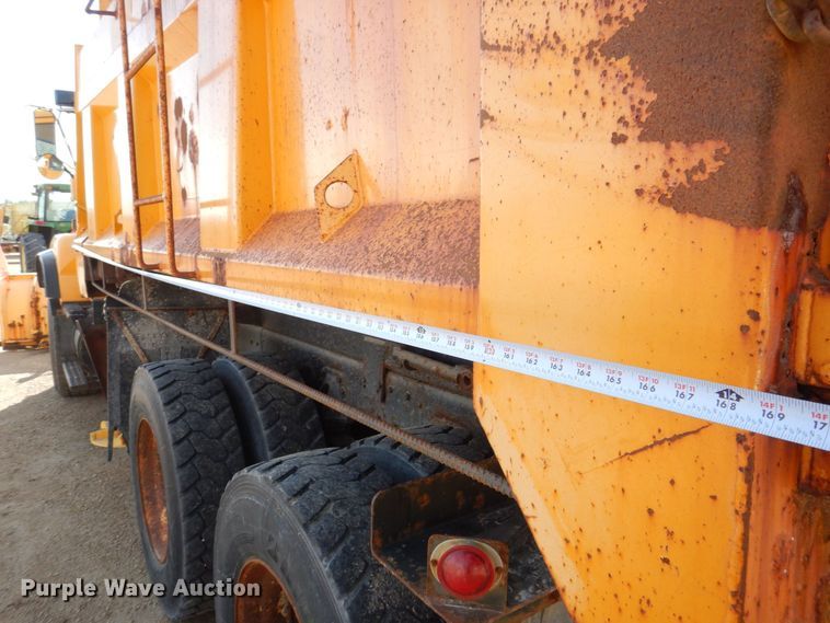 image for item MJ9821 1995 Ford LTS9000  dump truck