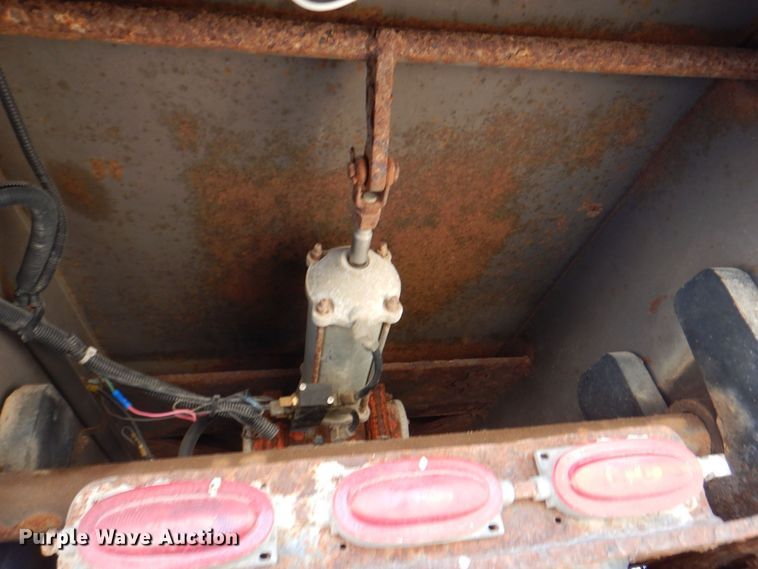 image for item MJ9821 1995 Ford LTS9000  dump truck