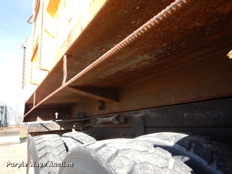 image for item MJ9821 1995 Ford LTS9000  dump truck