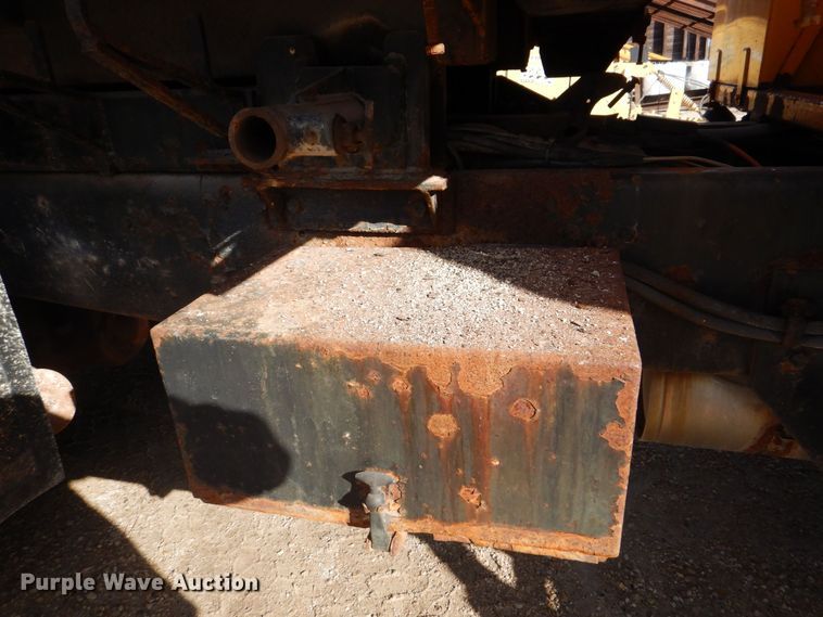 image for item MJ9821 1995 Ford LTS9000  dump truck