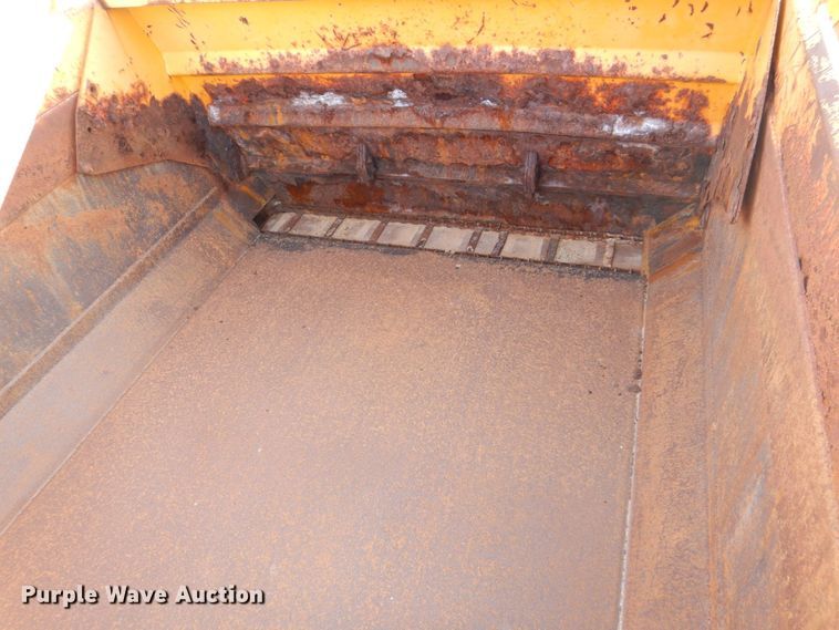 image for item MJ9821 1995 Ford LTS9000  dump truck