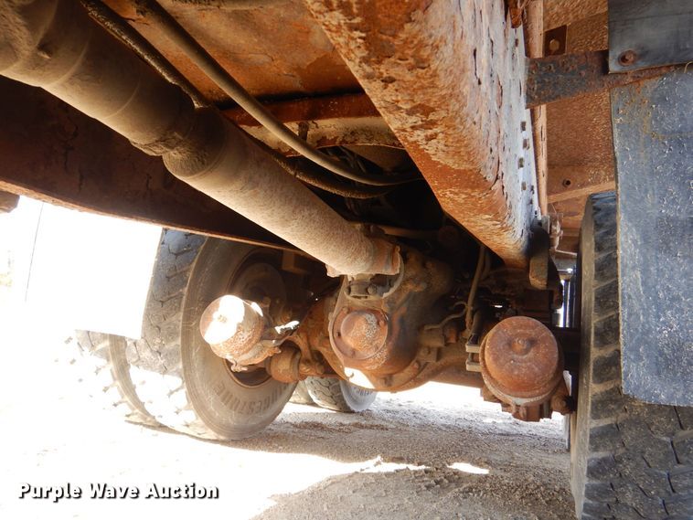 image for item MJ9821 1995 Ford LTS9000  dump truck