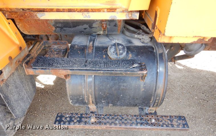 image for item MJ9821 1995 Ford LTS9000  dump truck