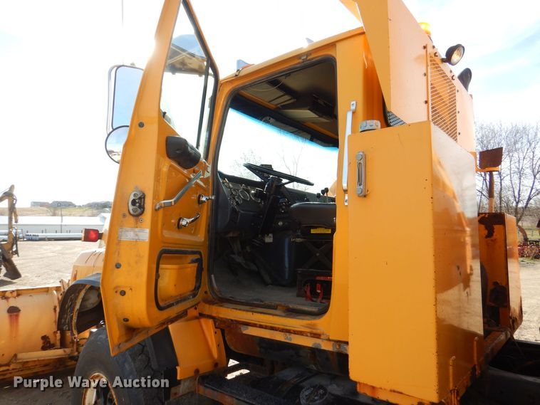 image for item MJ9821 1995 Ford LTS9000  dump truck