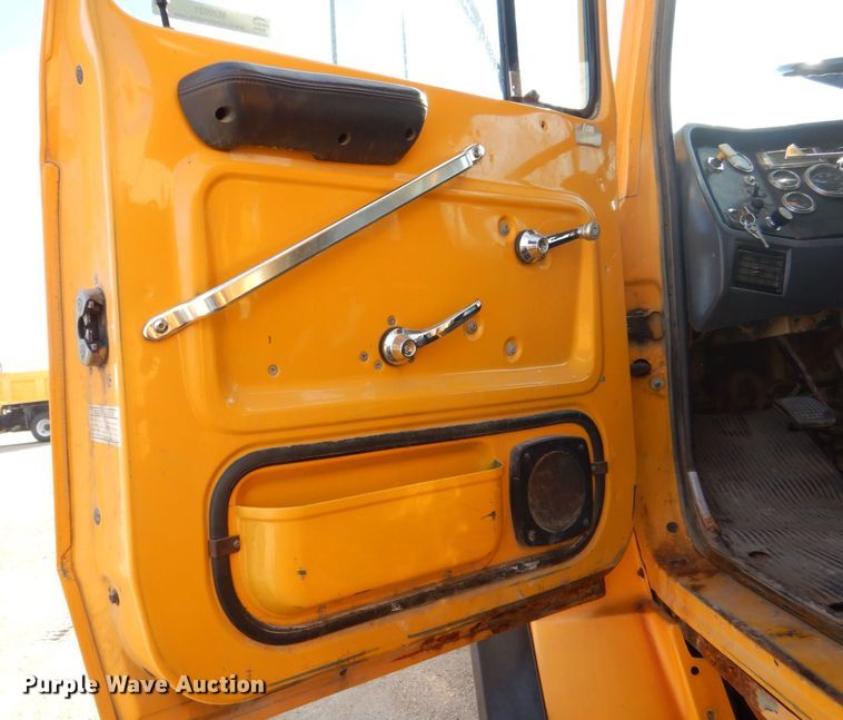 image for item MJ9821 1995 Ford LTS9000  dump truck