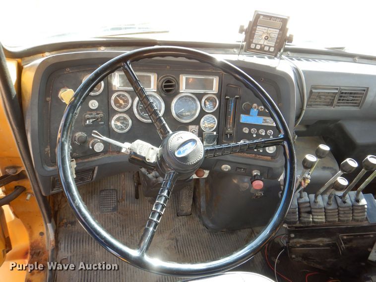 image for item MJ9821 1995 Ford LTS9000  dump truck