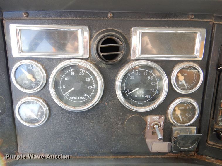 image for item MJ9821 1995 Ford LTS9000  dump truck