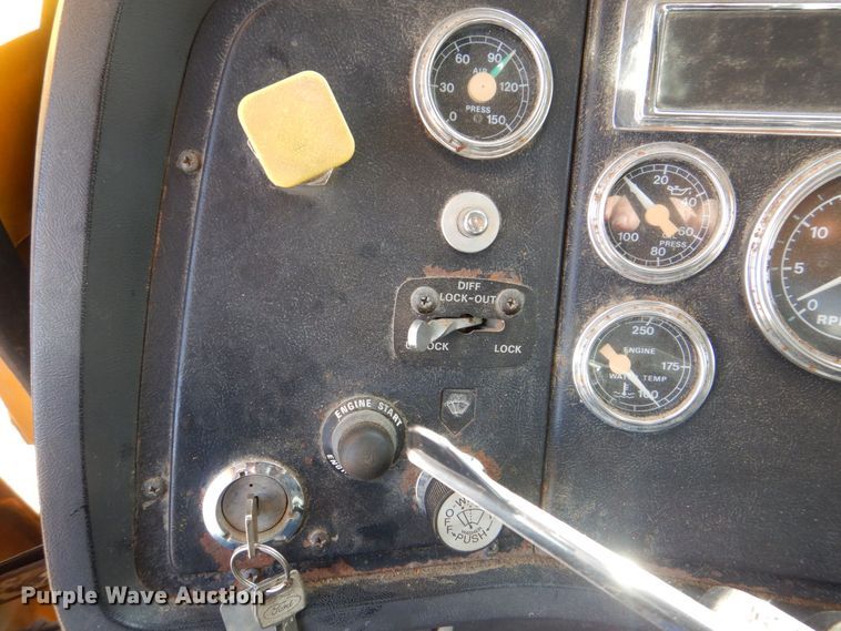 image for item MJ9821 1995 Ford LTS9000  dump truck