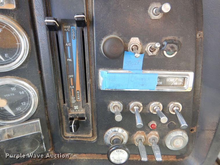 image for item MJ9821 1995 Ford LTS9000  dump truck