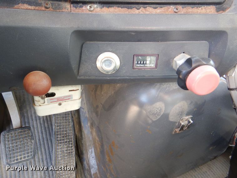 image for item MJ9821 1995 Ford LTS9000  dump truck