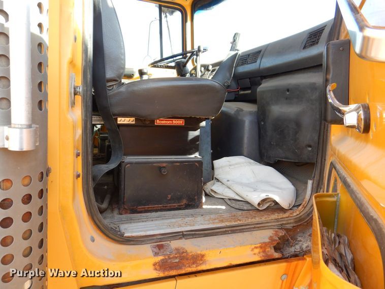 image for item MJ9821 1995 Ford LTS9000  dump truck