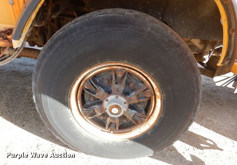 image for item MJ9821 1995 Ford LTS9000  dump truck