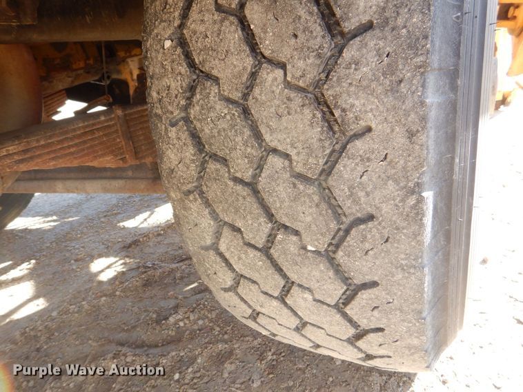 image for item MJ9821 1995 Ford LTS9000  dump truck