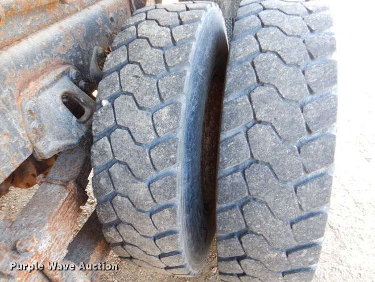 image for item MJ9821 1995 Ford LTS9000  dump truck