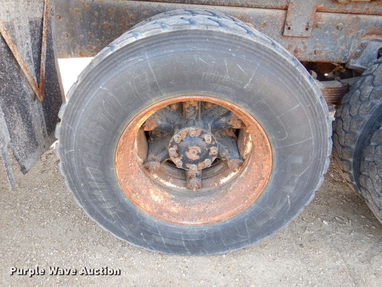 image for item MJ9821 1995 Ford LTS9000  dump truck