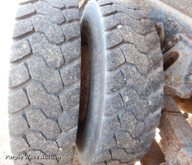 image for item MJ9821 1995 Ford LTS9000  dump truck