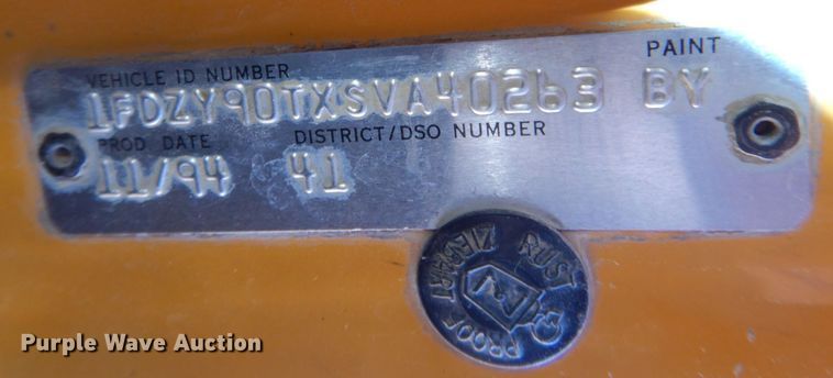 image for item MJ9821 1995 Ford LTS9000  dump truck