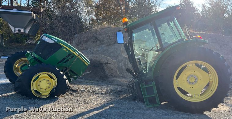 image for item MN9361 2015 John Deere 6115D  MFWD tractor