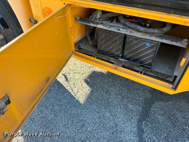 image for item MR9982 2006 International CE300  school bus