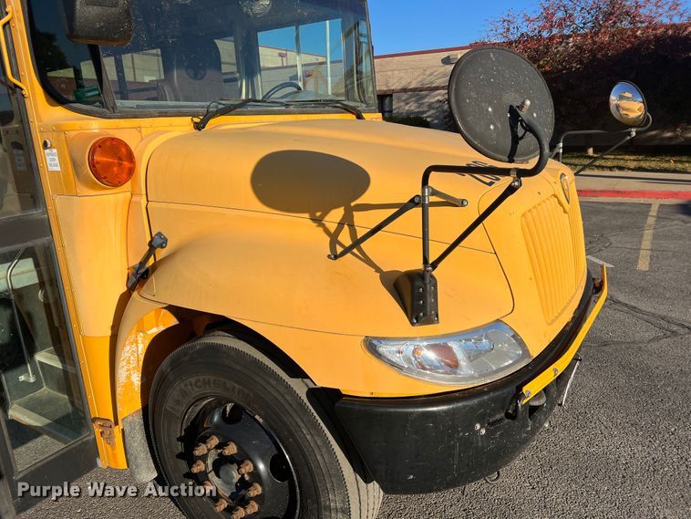 image for item MR9982 2006 International CE300  school bus