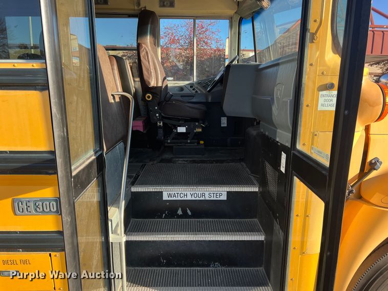 image for item MR9982 2006 International CE300  school bus