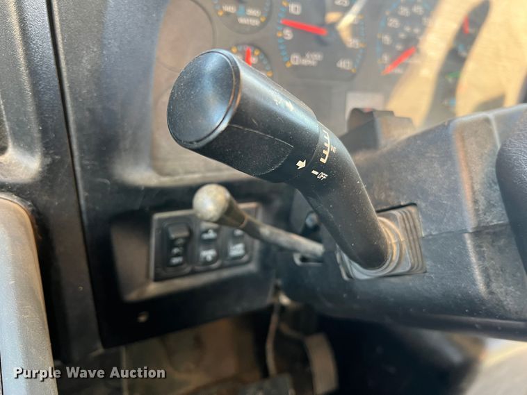 image for item MR9982 2006 International CE300  school bus