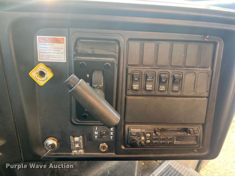 image for item MR9982 2006 International CE300  school bus