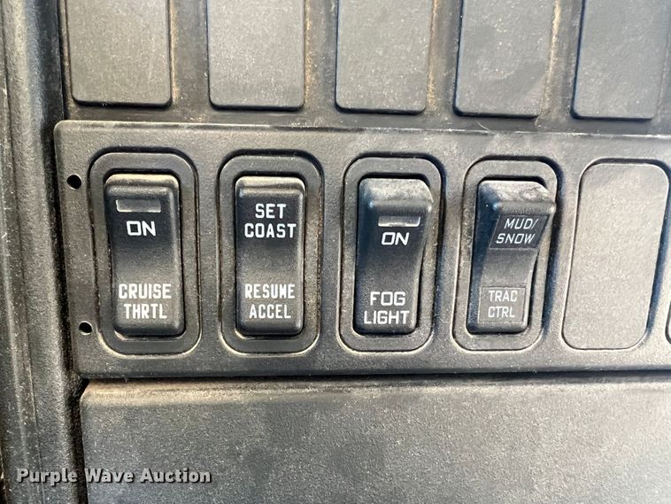 image for item MR9982 2006 International CE300  school bus